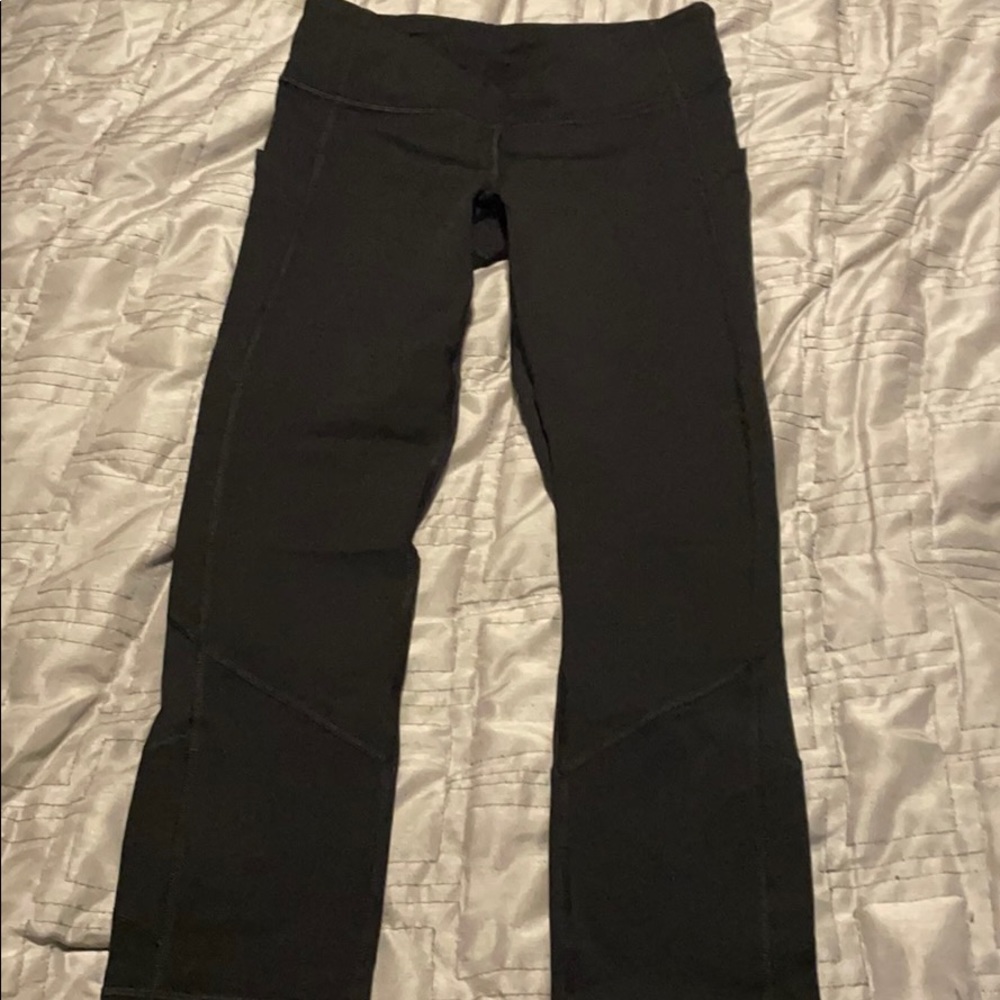 Like new LuluLemon cropped leggings, size 4